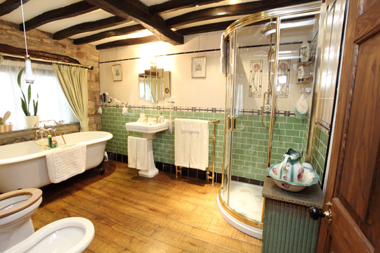 large-bathroom-twin-bed